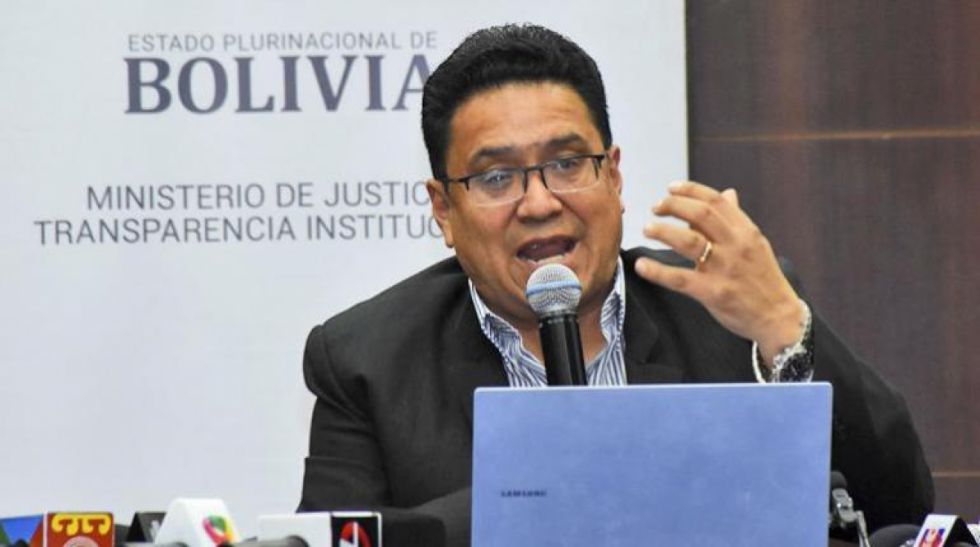 Ministro de Justicia conmina a la Policía a cumplir la orden de aprehensión contra Evo