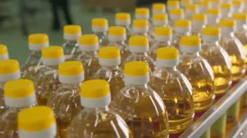 Denuncian que mayoristas compran aceite de Emapa para revenderlo