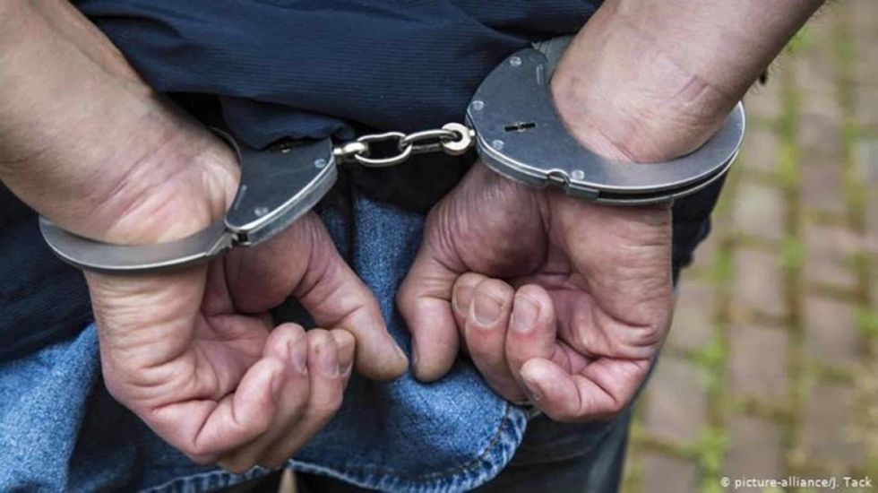 Hombre es encarcelado por violar a una adulta mayor