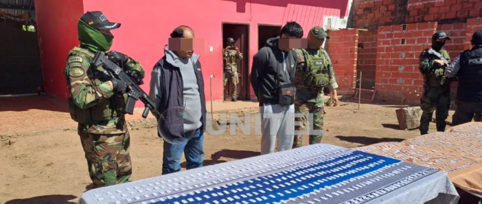 Hallan 1.474 sobres con cocaína y marihuana en una casa 