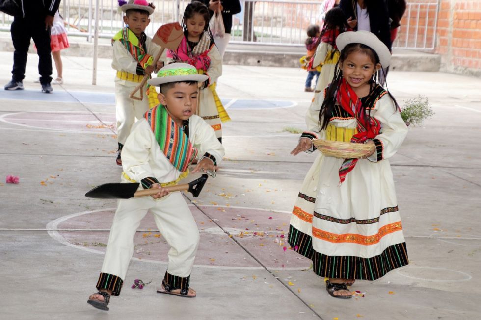 Danzas en el Kínder Niño Jesús