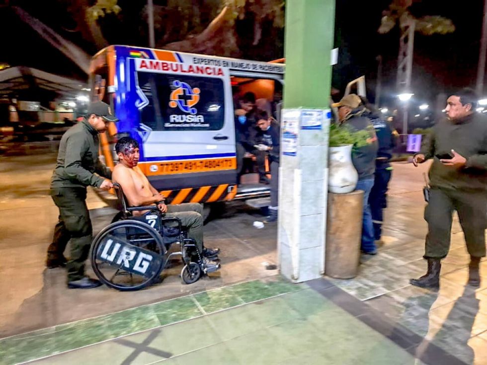 Violencia en Vinto deja policías y personal de salud heridos