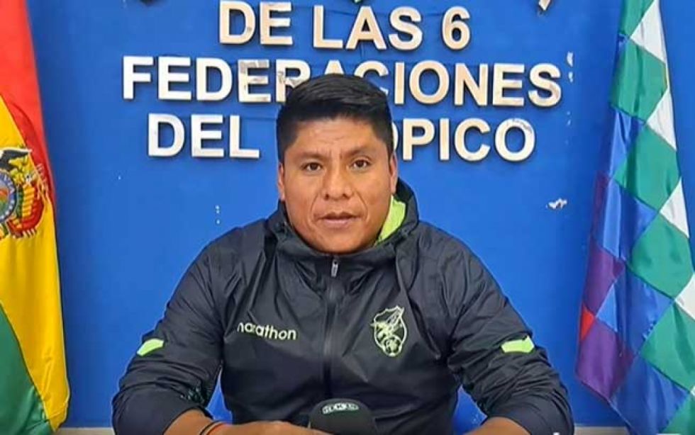 Loza dice a Arce que "aliste maletas" y a los movilizados les pide "valentía"