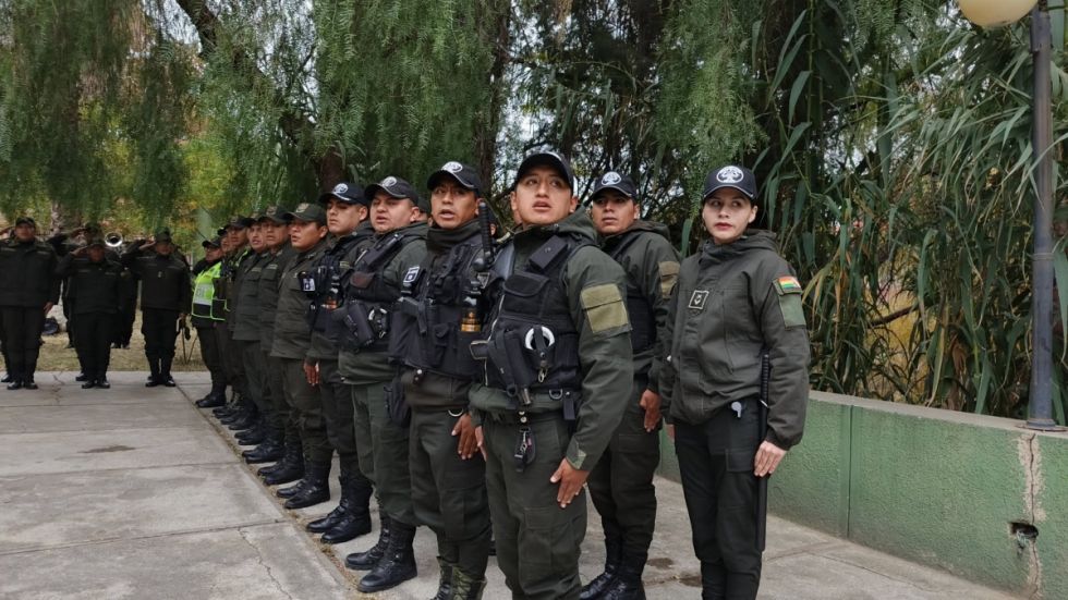 90 policías de Tarija son enviados a Cochabamba para apoyar desbloqueos