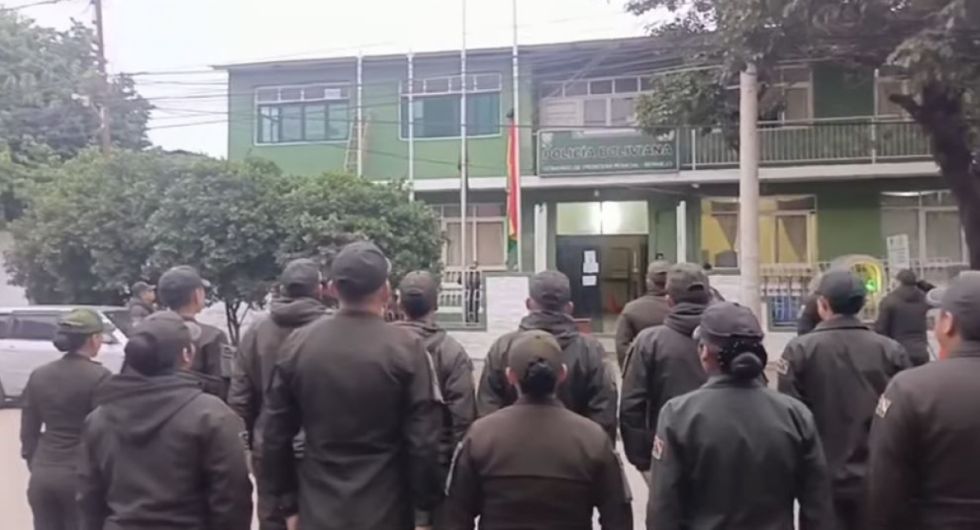 En Bermejo rinden homenaje a los cuatro policías fallecidos en Llallagua (Video) 