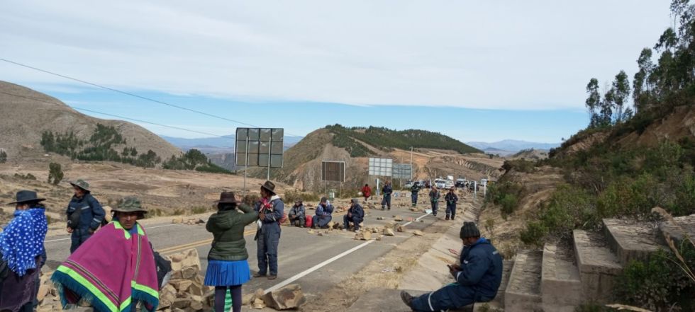 Persisten 14 bloqueos en el país, pero rutas comienzan a despejarse