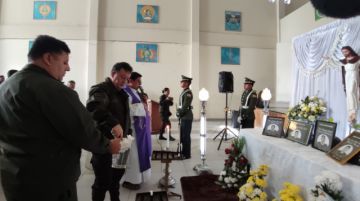 Tarija rinde homenaje a policías caídos durante desbloqueos en Llallagua