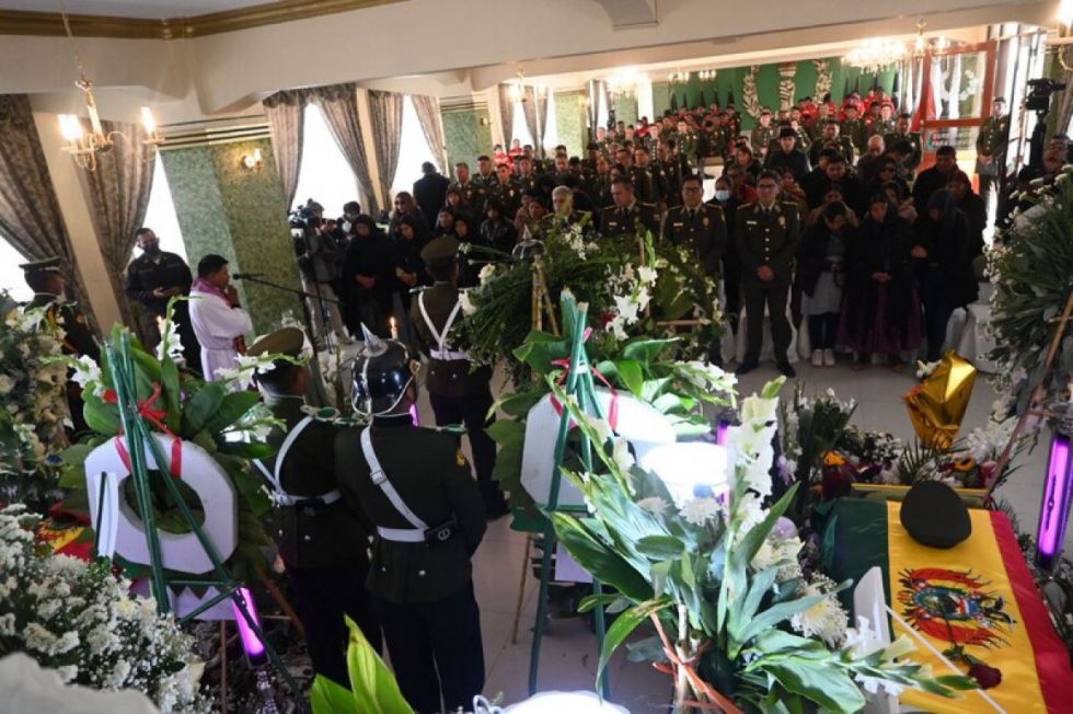 Policía se compromete a no dejar solos a familiares de uniformados asesinados, reitera que no habrá impunidad