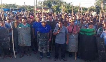 Gobierno afirma que escudos humanos impiden aprehensión de Evo Morales