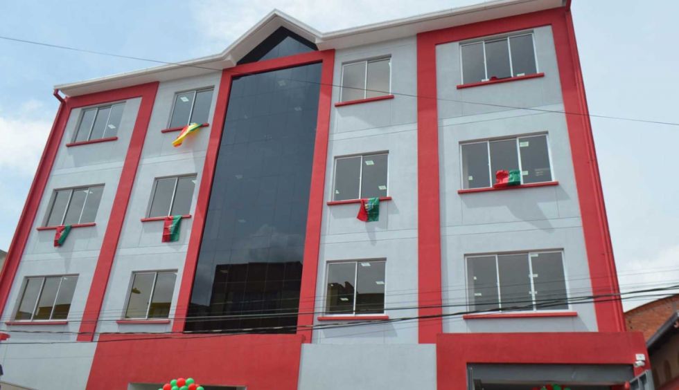 Adolescente muere tras caer de un segundo piso en centro del SEDEGES en La Paz