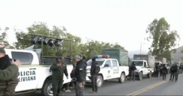 Gran operativo policial y militar despeja la carretera al Valle Alto en Cochabamba