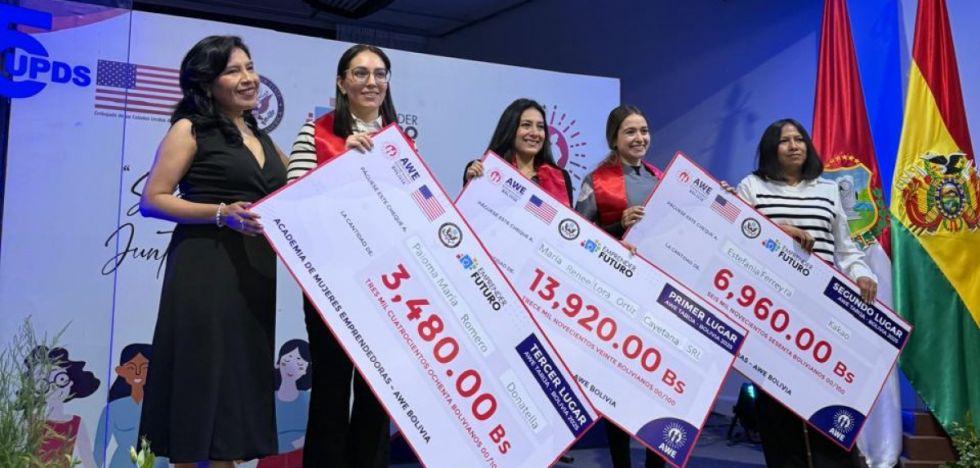 Tarija: 35 emprendedoras se gradúan del programa AWE