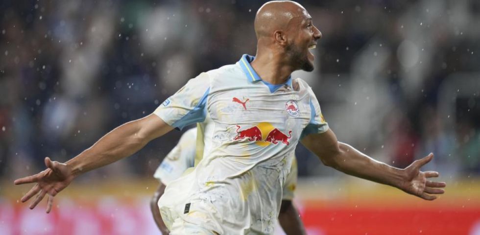 El Salzburgo vence al Pachuca tras la tormenta y lidera el grupo del Madrid