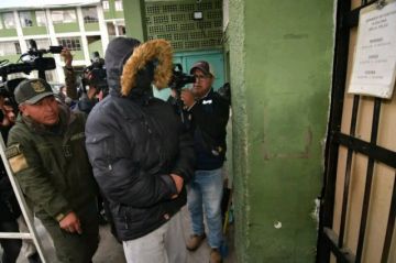 Con el rostro cubierto, aprehenden a un abogado por el presunto caso Consorcio