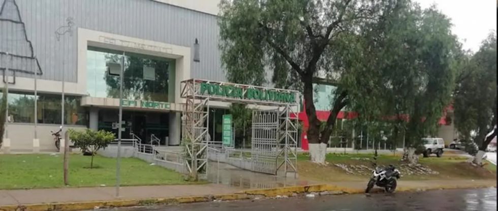Sujeto que fue aprehendido por violar a una adolescente, escapó de la carceleta de una EPI