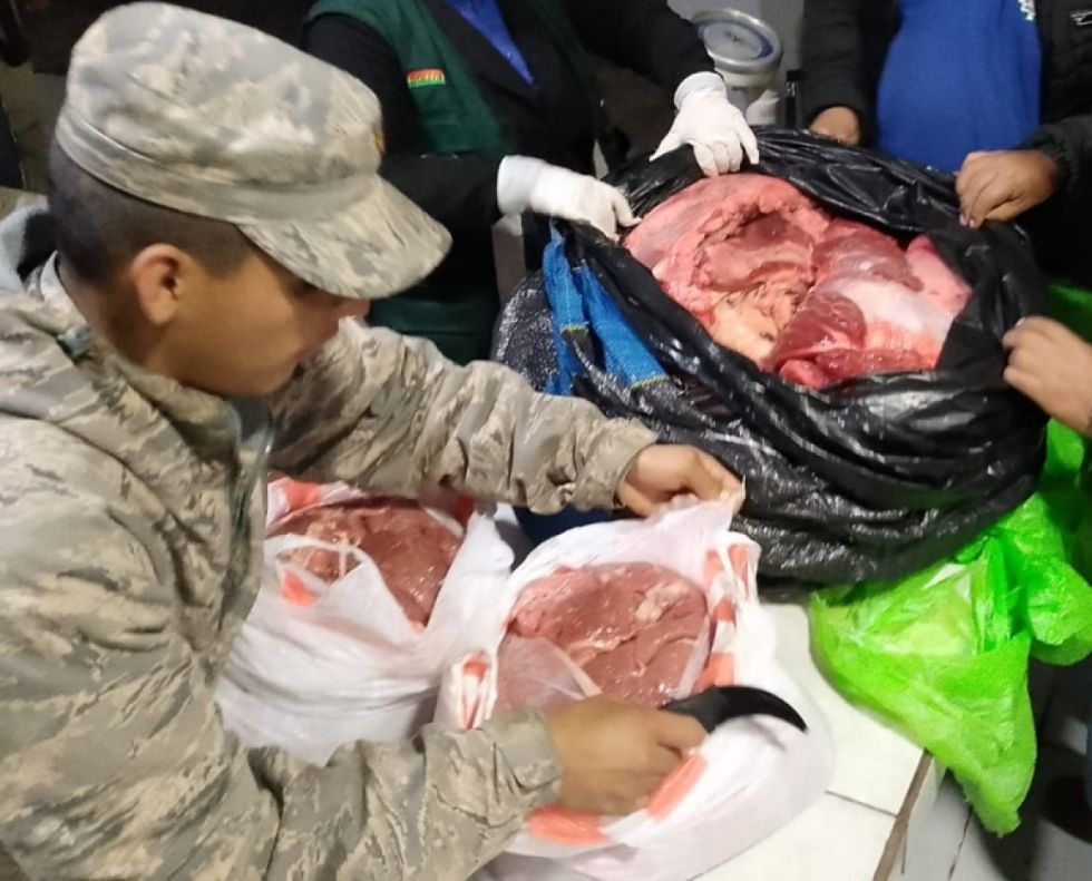 Armada Boliviana incauta 86 kilos de carne de contrabando a la inversa en Bermejo   