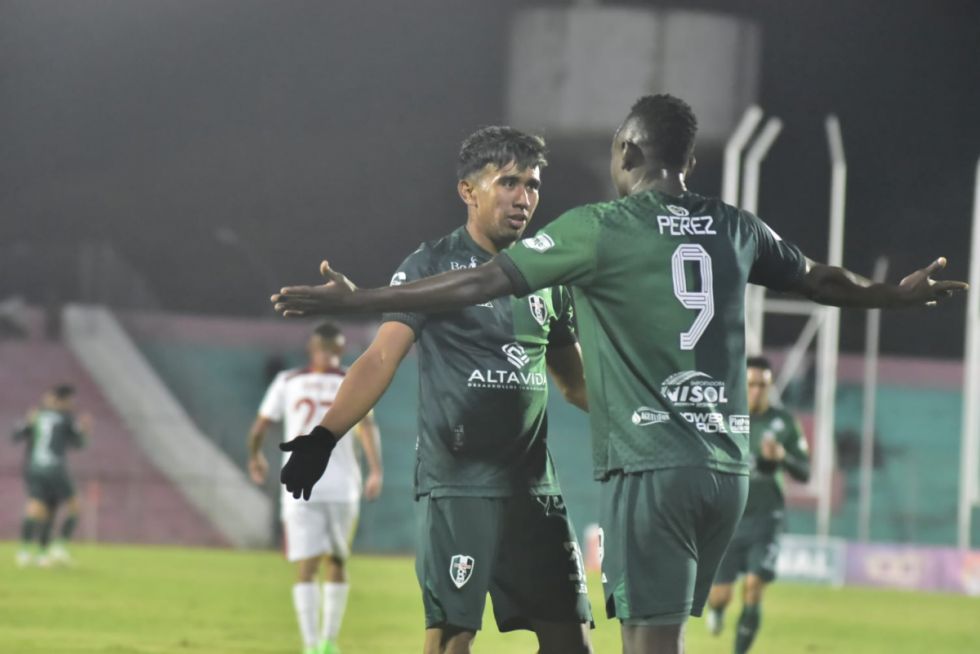 Real Tomayapo remonta con  el triplete de Mario Barbery 