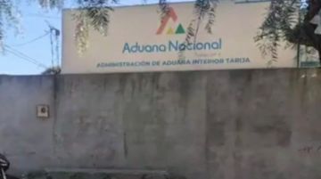 Encapuchados roban un camión de depósito de la Aduana en Tarija