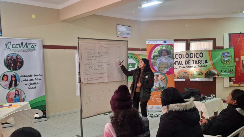 Mujeres y Jóvenes Emprenden por la Ruta 2030