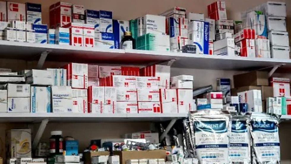 Precios altos arriesgan stock de medicinas en centros de salud
