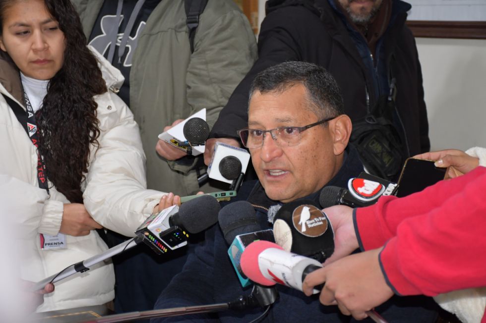Gobernadores exigirán al Gobierno Central asumir pagos que no son de su competencia
