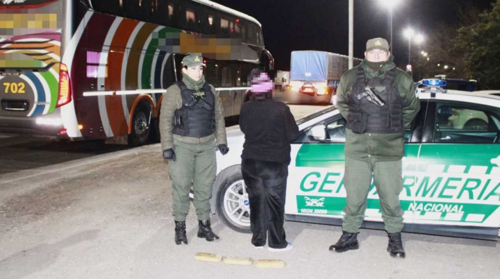 Argentina: Detienen a una boliviana con 3 kilos de droga adosada al cuerpo 