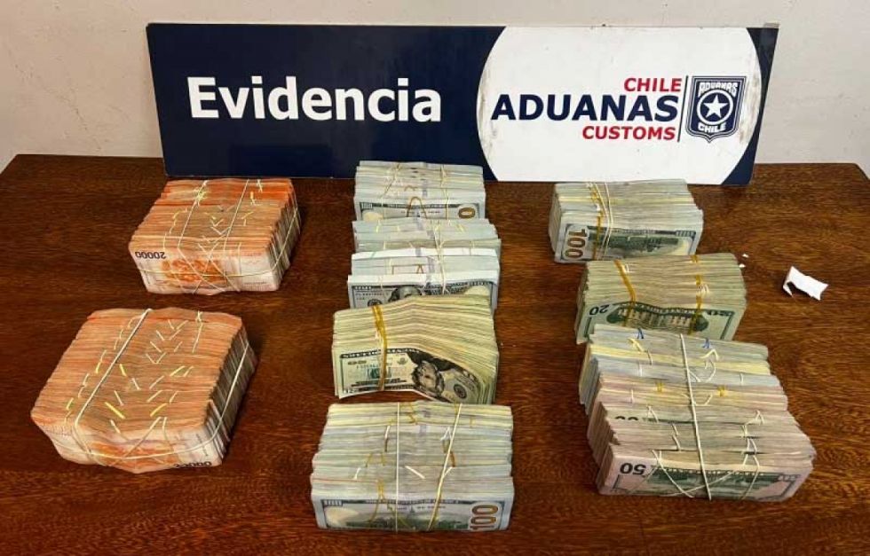 Chofer intentaba contrabandear $us 380 mil desde Bolivia hacia Chile