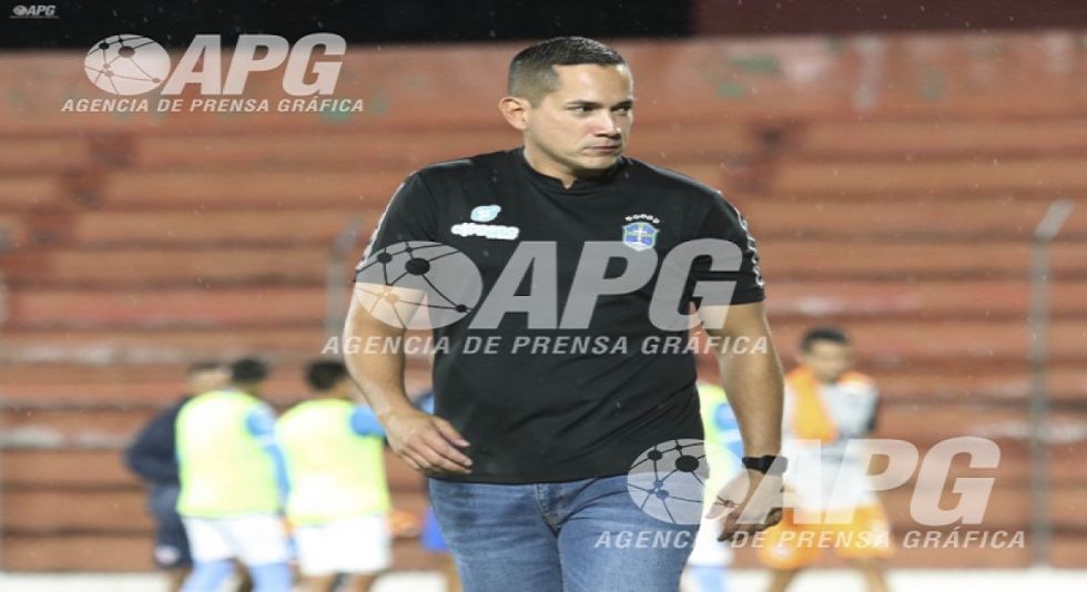 Égüez asume el mando de Independiente en un momento de crisis 