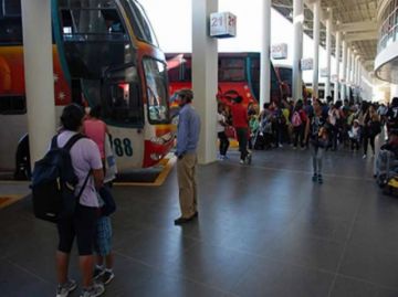 Hasta 500 permisos de viaje de menores se emiten por día en Tarija 