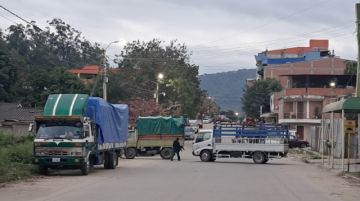 Bermejo amanece bloqueado por transportistas 