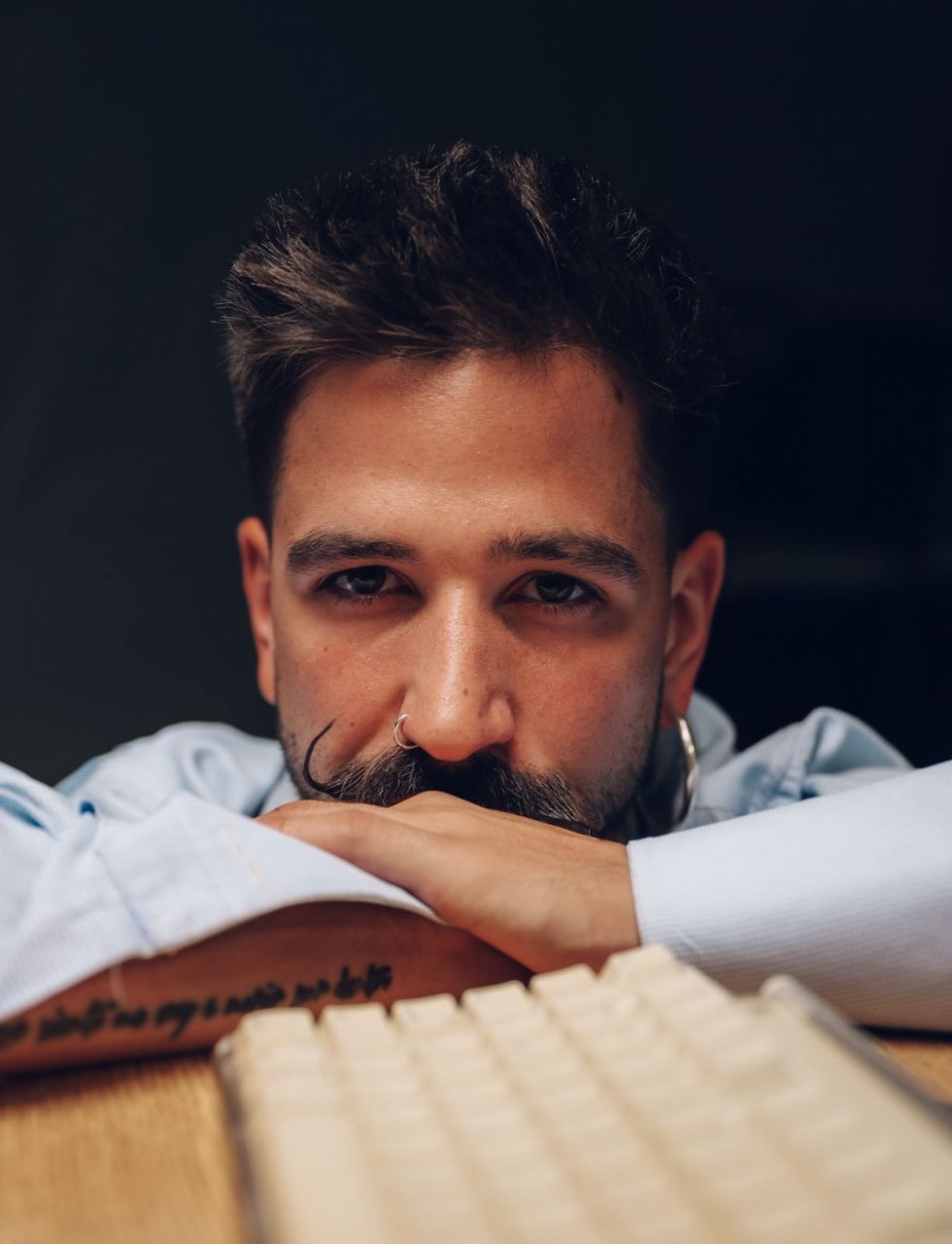 Camilo lanza “Maldito ChatGPT”: amor, ironía y una playlist que arde