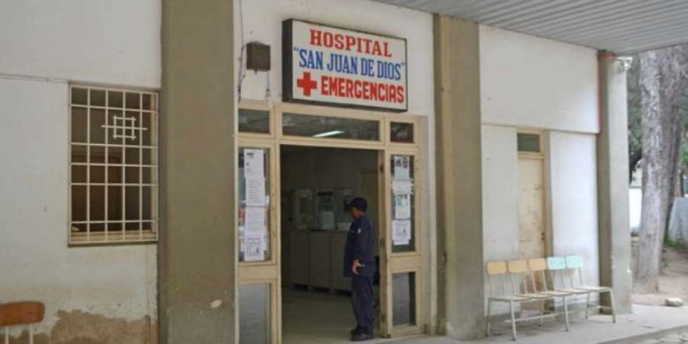 Trabajadores en salud cumplen paro por el bono vacunación