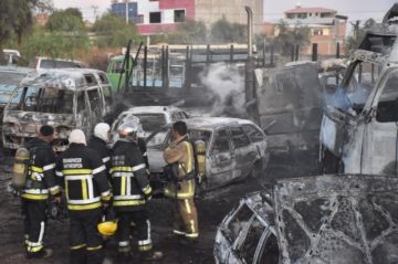 Al menos 15 vehículos fueron consumidos por un incendio en un depósito de Dircabi 