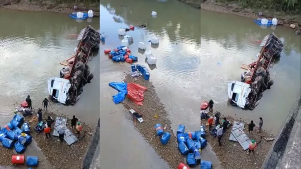 Tráiler con carga cae al río tras volcar en la ruta  Cochabamba – Santa Cruz