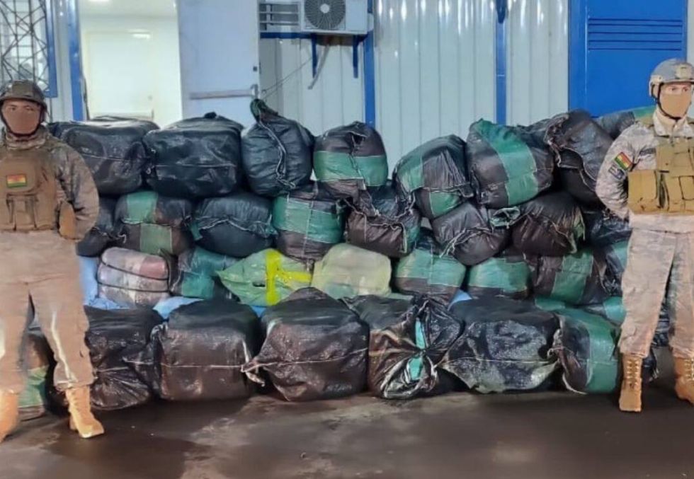 Bermejo: Decomisan ropa usada y cigarros de contrabando valuados en más de Bs 200.000