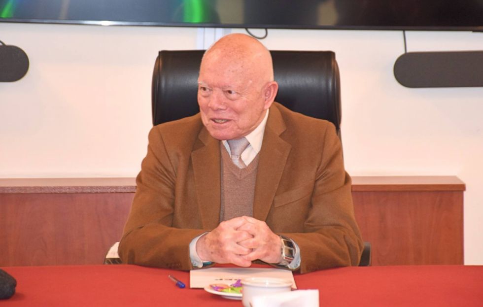 Óscar Hassenteufel pide licencia de tres días por baja médica; descartan que haya renunciado al cargo