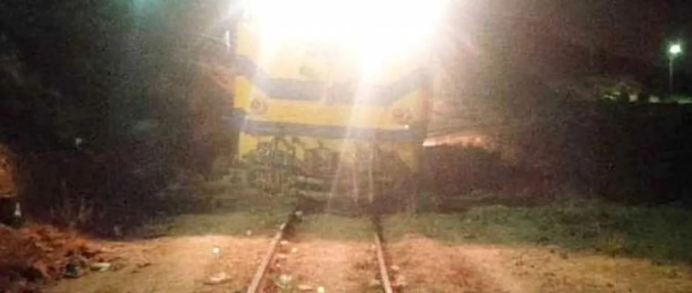 Se cubrió con bolsas de plástico para dormir y un tren lo arrolló