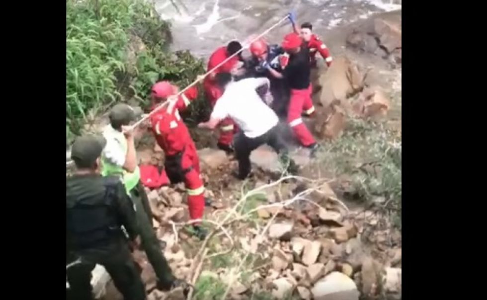 Coimata: Rescatan a joven que cayó de una cascada
