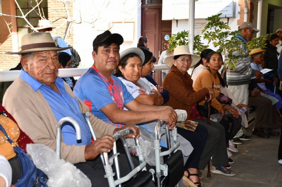  La Gobernación entrega prótesis mediante el SUSAT