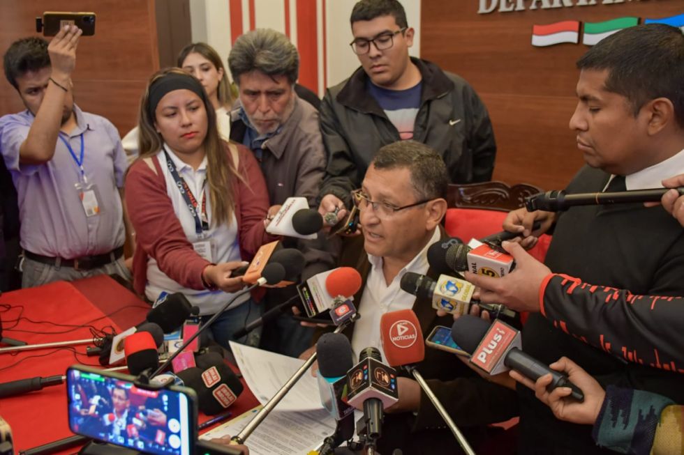Tarija: Gobernador modifica la Ley de Escala Salarial 