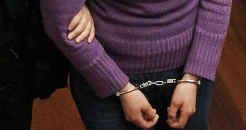 Aprehenden a la hermana del niño que fue hallado con graves lesiones, moretones y desnutrición