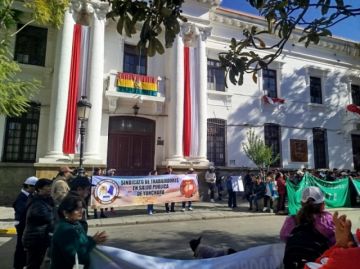 Gobernación prevé rescindir 90 ítems de salud por la crisis