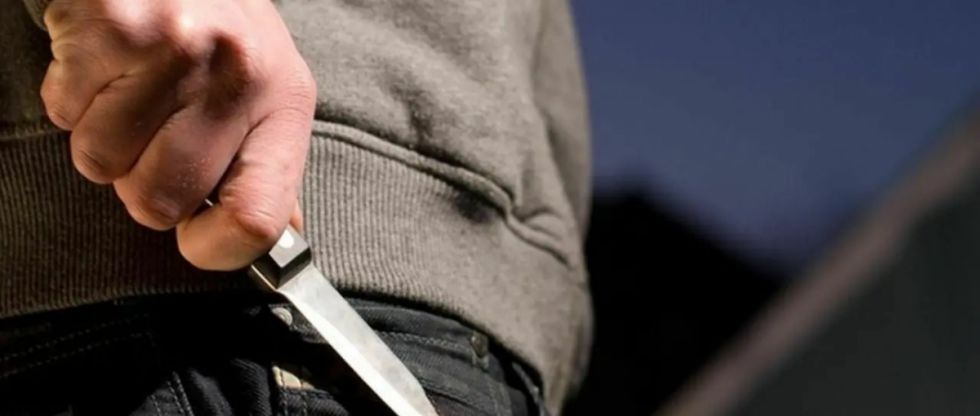 Una mujer fue atacada en el cuello por su concubino tras una discusión