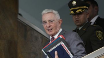 Jueza condena a Uribe por sobornos y fraude procesal