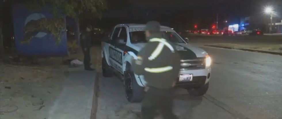 Hallan a un hombre sin vida en una parada de micros