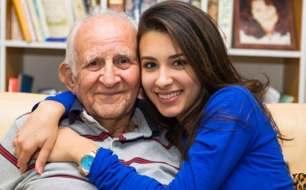 Cómo fortalecer el vínculo entre  abuelos y nietos adolescentes