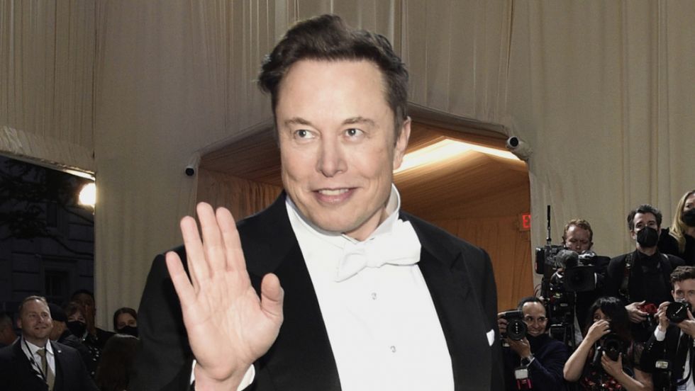 Elon Musk insta a países a salir de la UE