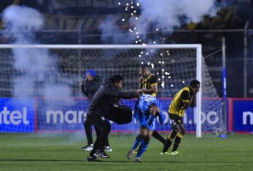 FBF anuncia dura sanción por uso de pirotecnia en partido de The Strongest 