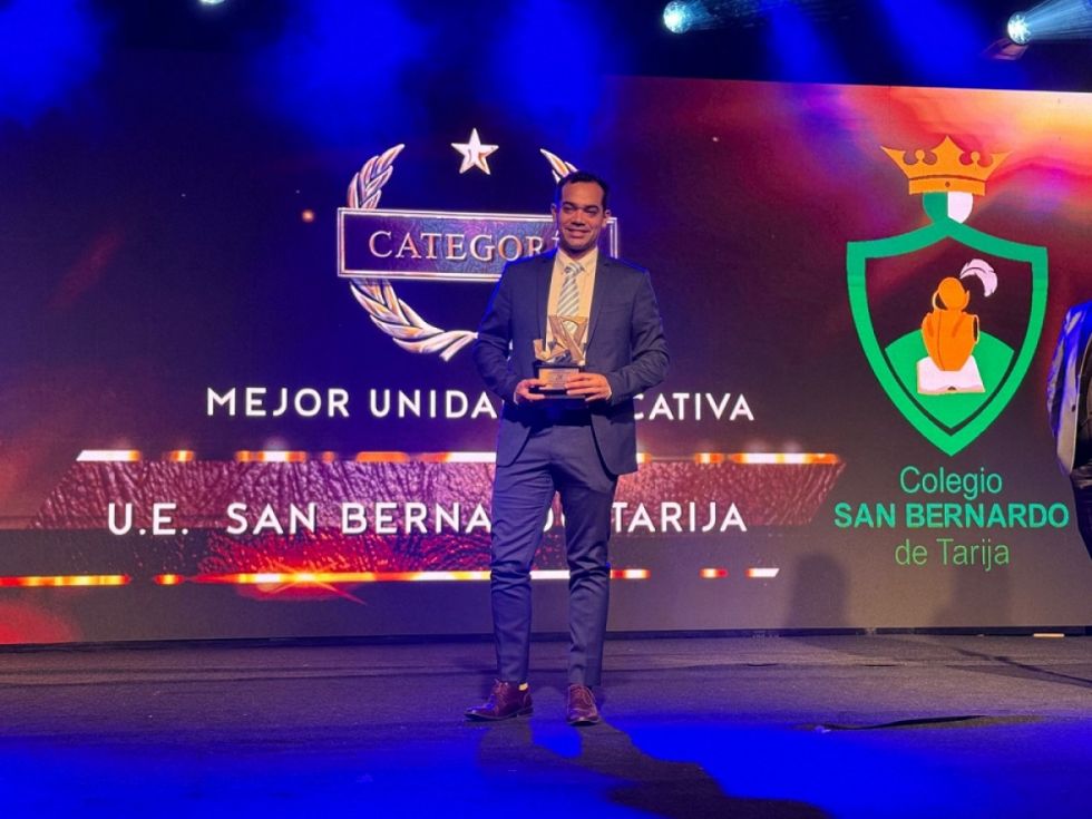 El Colegio San Bernardo gana galardón a Mejor Unidad Educativa