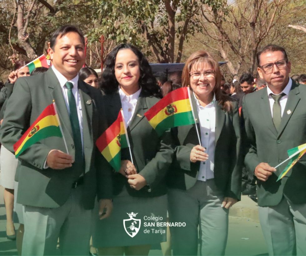 Danitza Montaño y miembros de la directiva